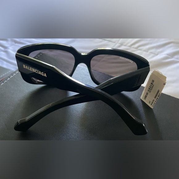 BALENCIAGA SUNGLASSES - Picture 9 of 11